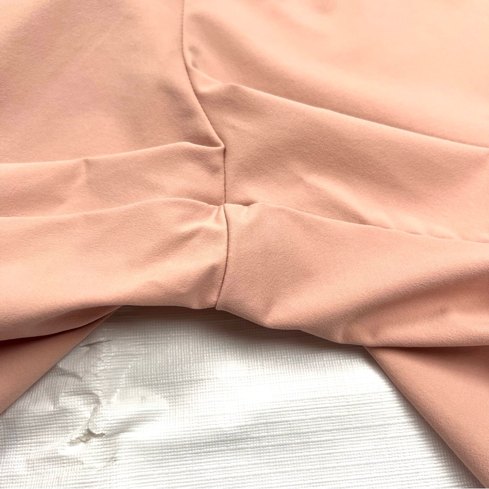 ON Run On Cloud Running Gym Men's Medium 6” Core Shorts Peach - Picture 5 of 11